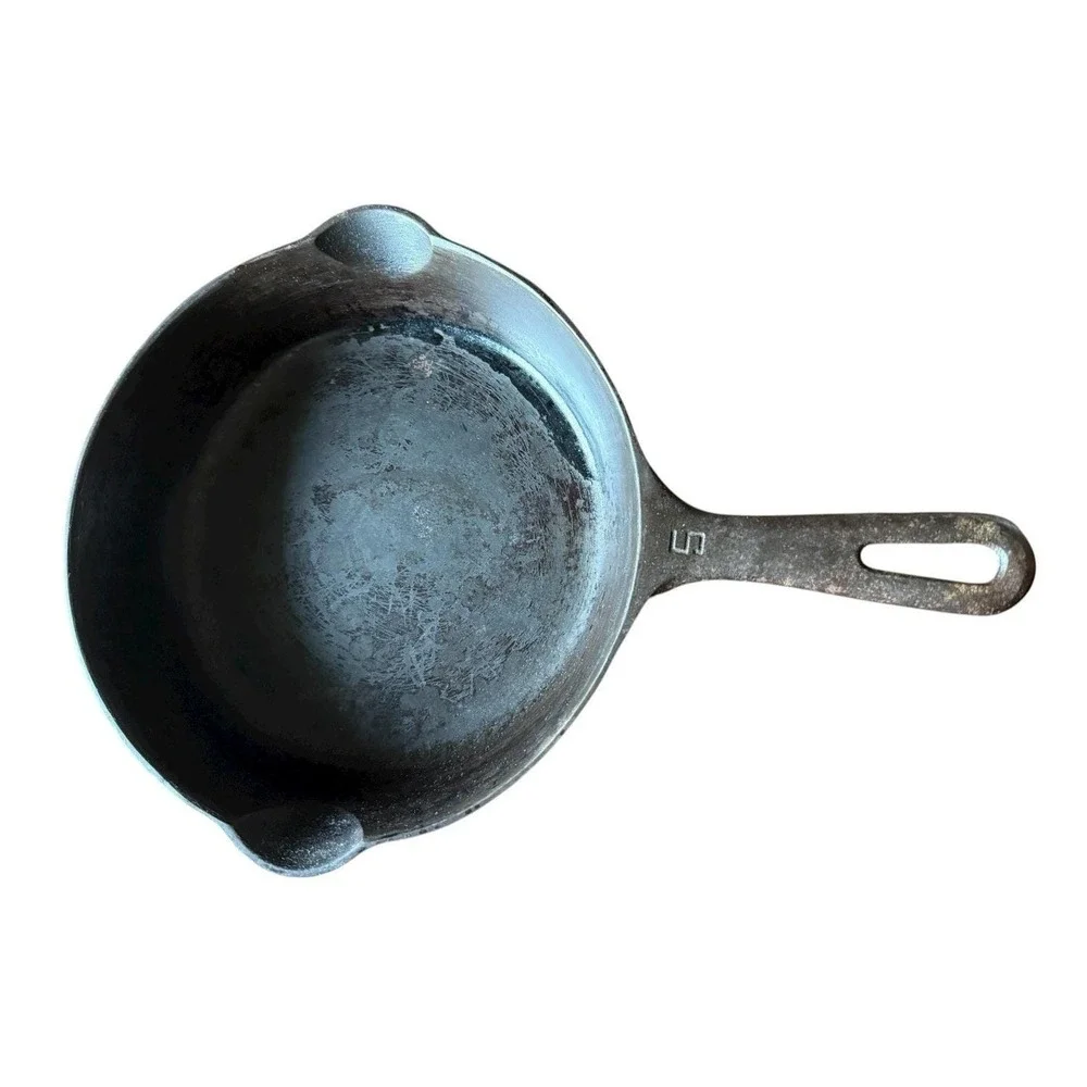 Vintage Griswold #5  cast iron skillet small block logo double pour 724 A